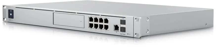 Consola UBI 8G 1 SFP+ 1 WAN 1HDD